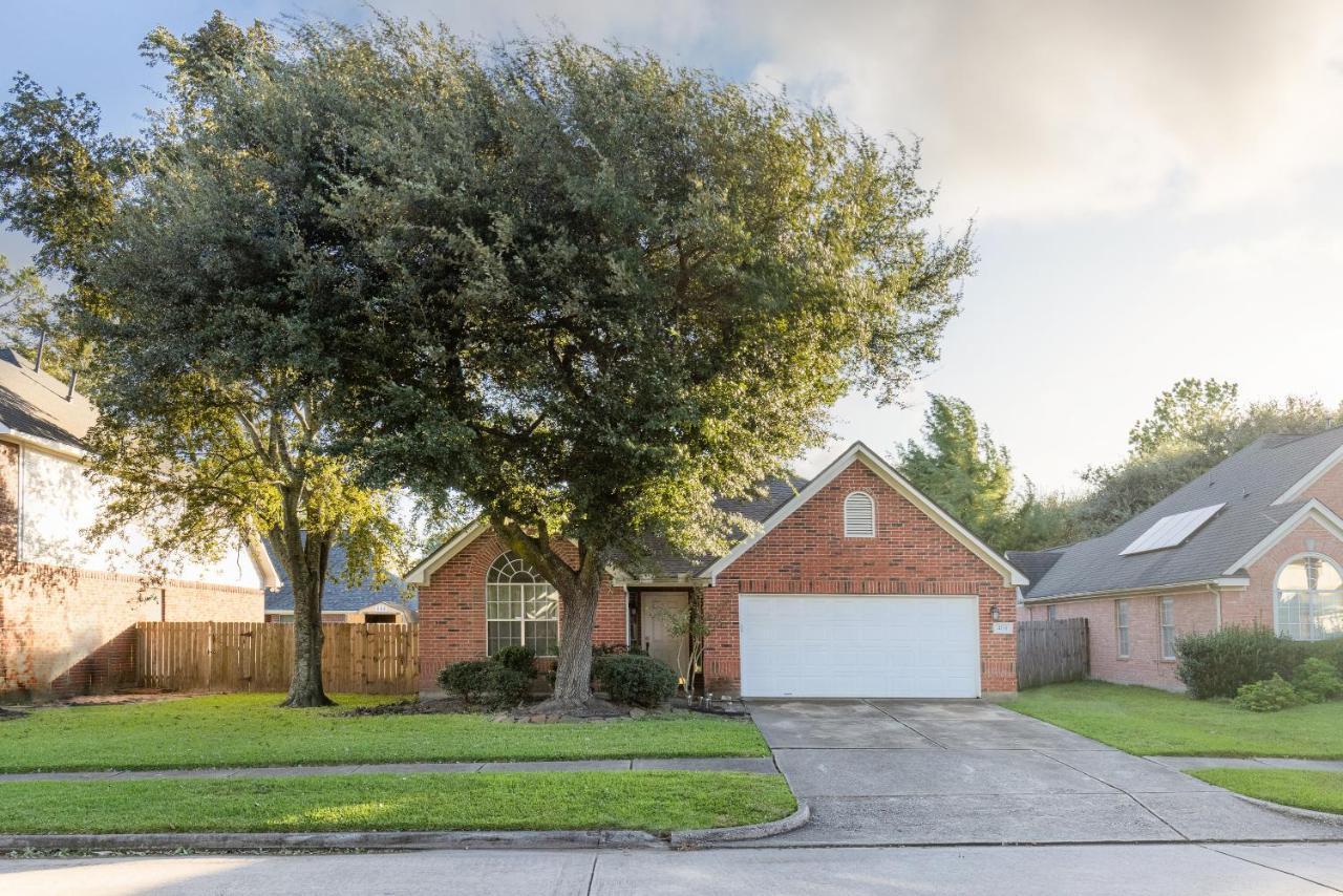 Surreydon Home Bush Airport Houston Exterior photo